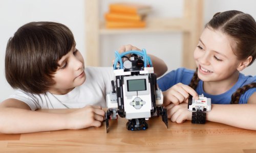 Pogledajte kako djeca izrađuju robote koji pomažu životinjama