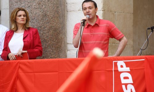 Bauk: Živi zid skupina simpatičnih političara s vrlo opasnim idejama