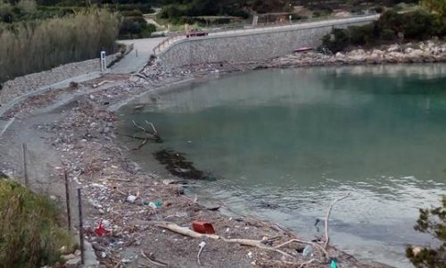 Ovako dočekujemo sezonu?! Poznate viške plaže zatrpane smećem