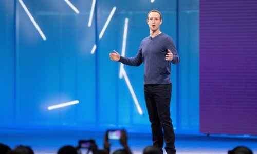 Mark Zuckerberg konačno se pojavio u drugačijoj odjeći