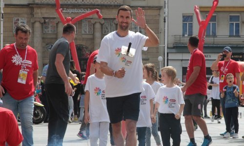 Darijo Srna progovorio o nastavku karijere i potom upalio plamen Sportskih igara mladih