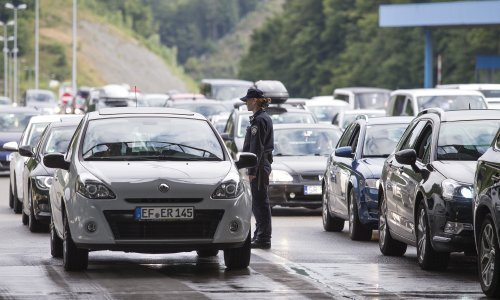Predblagdansko ludilo: Od ranog jutra zagušeni granični prijelazi