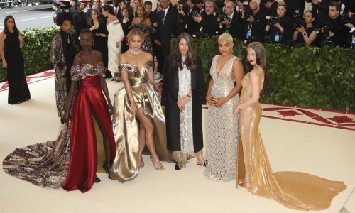 Slavne dame u kreacijama H&M-a zablistale na glamuroznoj modnoj zabavi