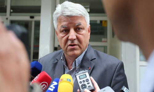 Komadina stao uz Bernardića i narugao se njegovim protivnicima: Pišem pismo, tinta mi se proli...