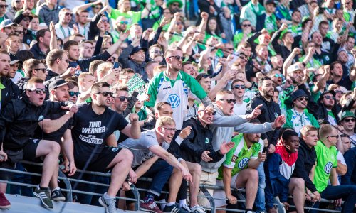 Ogorčeni navijači cijelu momčad i Hrvata dočekali punim pelenama i porukom koja je sve zaprepastila