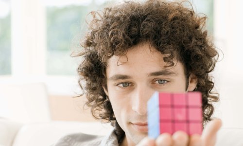 Ovako Rubikovu kocku slažu pravi frajeri