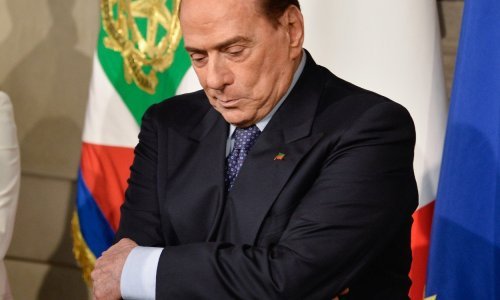 Berlusconi hospitaliziran, obećao nastavak kampanje za europske izbore
