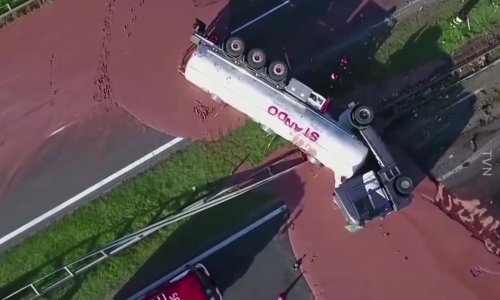 Ovako izgleda autocesta nakon što se na njoj prevrne cisterna s 12 tona čokolade
