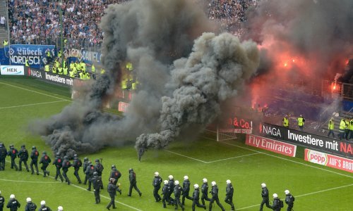 Drama u Hamburgu, HSV ispao iz lige, navijači iz protesta zapalili stadion