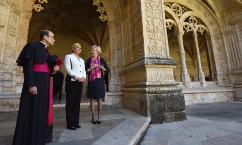 Grabar-Kitarović: U Fátimi sam u mislima bila s ljudima u Hrvatskoj