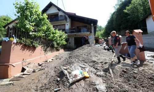 Teške posljedice oluje kod Zaprešića: Blatna bujica rušila sve pred sobom, zatrpala i jednu kuću
