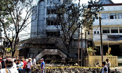 Obitelj samoubilačkih bombaša napala na crkve u Indoneziji, među napadačima i djevojčica od 9 godina