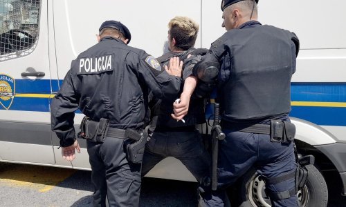Pokrenut disciplinski postupak protiv interventnog policajca koji je divljao na splitskom sudu