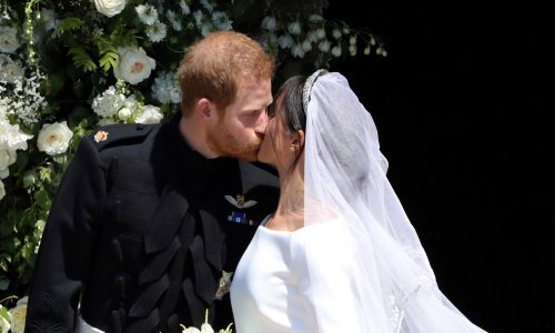 Bajkovito kraljevsko vjenčanje: Princ Harry potpuno očaran lijepom Meghan, brisao suze s lica