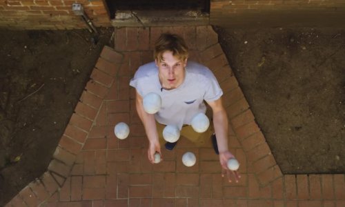 Evo zašto je gotovo nemoguće žonglirati s više od 15 loptica