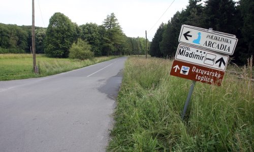 Dječak u Daruvaru poginuo kad je vozeći bicikl udario u automobil