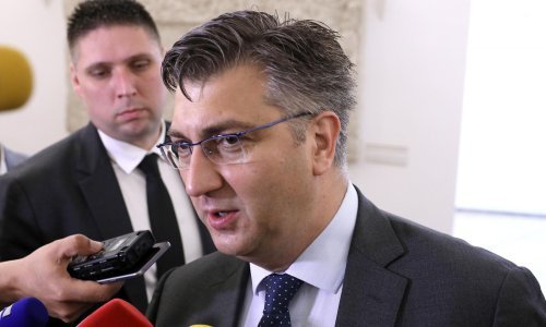 HDZ nastavlja gubiti potporu, Živi zid sustiže SDP, a građani ne vjeruju Vladi