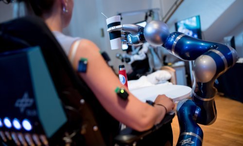 Caritas zaposlio dva robota koji pomažu osobama s invaliditetom