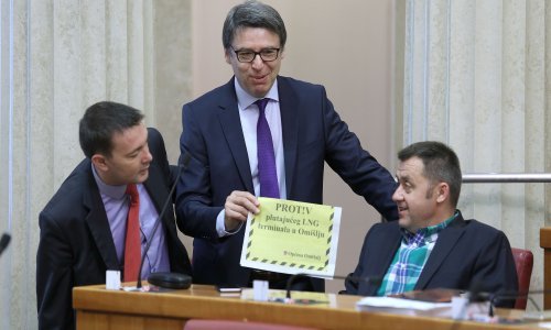 Burno u Saboru zbog LNG terminala: SDP zatrpao vladajuće s više od 200 amandmana