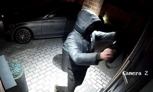 Pogledajte kako lopovi kradu novi Mercedes za 20 sekundi