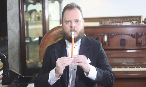 Duhoviti glazbenik isprobao sedam bizarnih instrumenata