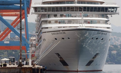 Zvijer od 210 metara nije mogla pristati u Rijeku, luksuzni brod preusmjeren u teretnu luku