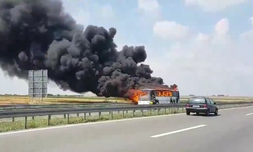 Buktinja na autocesti kod Beograda, zapalio se hrvatski autobus