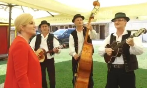 Grabar Kitarović s tamburašima opjevala demografski slom