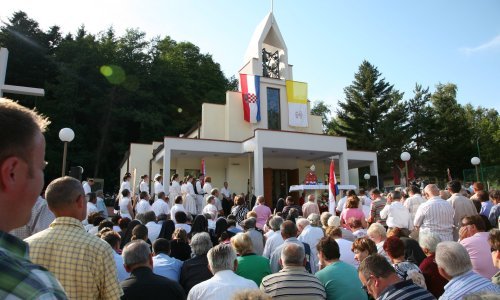 Kardinal Puljić na maceljskom stratištu: Duh koji je onda vladao, postoji i danas