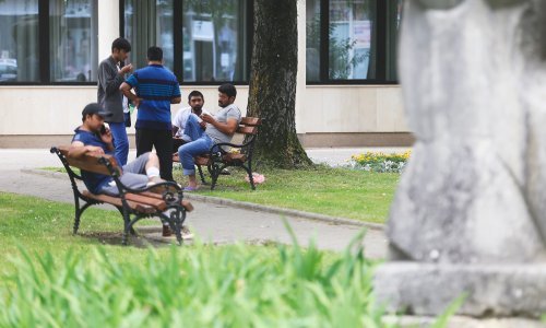 Stotinjak migranata iz Bihaća premješteno u centar kod Sarajeva
