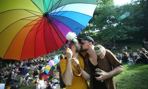 Bivša obiteljašica bori se za zabranu iznajmljivanja apartmana gay osobama; peticiju dosad potpisalo 5.000 osoba