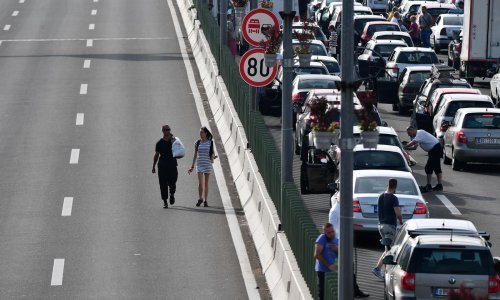 Ljutiti vozači blokirali ceste zbog skupog goriva, u Beogradu ih rastjerala policija, Vučić i Dodik poludjeli