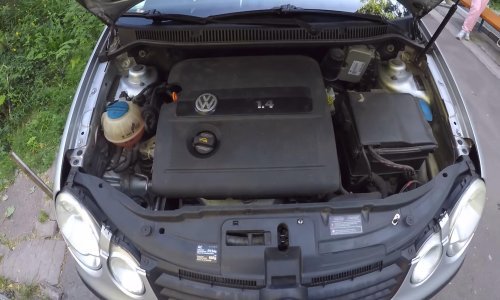 'Majstor' pogledao pod haubu i otkrio u čemu je problem