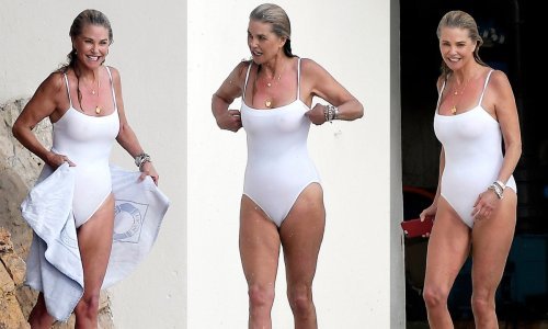 Slavna 64-godišnja ljepotica uskočila u najpoželjniji kupaći kostim sezone