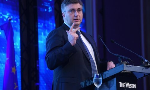 Vlada reagirala: Šef sindikata je nasjeo na neistine, premijer ne misli da je iseljavanje 'in'