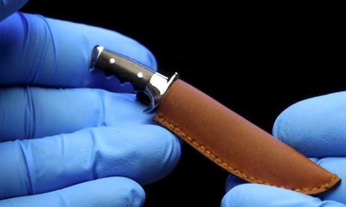 Umjetnik pretvara vijke u minijaturne noževe