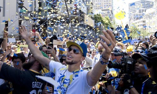 Više od milijun navijača na ulicama pozdravilo prvake; dosad neviđeni spektakl za NBA igrače