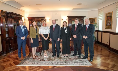 Što je američki veleposlanik radio kod hrvatskog kralja osiguranja?