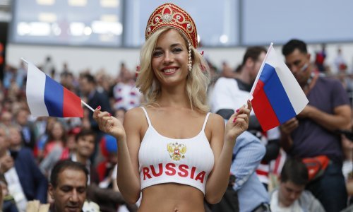 Fatalne ruske navijačice privlačile pozornost; zbog njih su svi stalno pogledavali prema tribinama