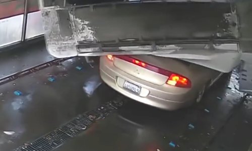 Evo što se dogodi kad ne znate koristiti automatsku praonicu automobila