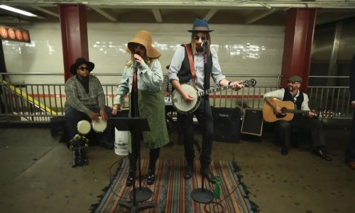 Tko su ovi ulični zabavljači? Christina Aguilera i Jimmy Fallon!