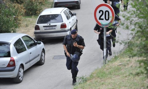 Drama u Splitu: Cesare odveden, prosvjednici blokirali policiju, intervenirala Hitna