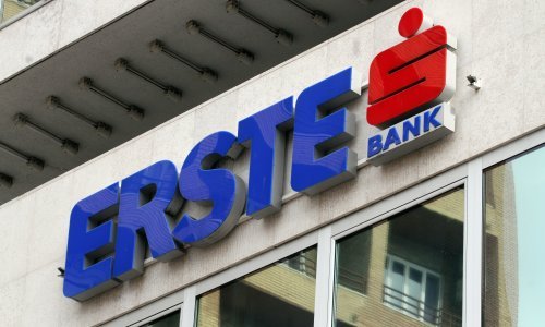 Zbog rezervacija neto dobit Erstea pala na na 332 milijuna kuna