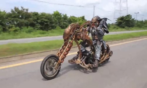 Nevjerojatan kostim zaslužuje podjednako fantastično vozilo