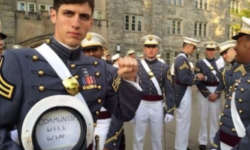 Izbačen s prestižne vojne akademije jer je veličao komunizam