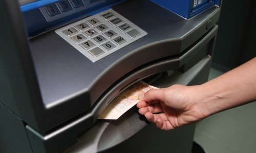 U Poreču postavljen bankomat na vrata iz austro-ugarskog razdoblja