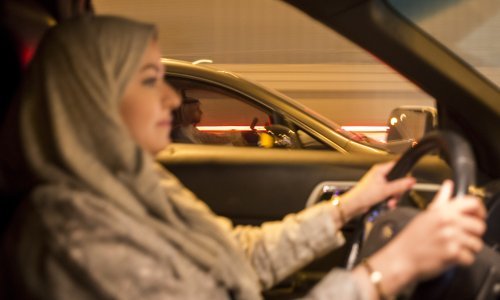 Žene u Saudijskoj Arabiji prvi put za volanom: Čudno se osjećam, tako sam sretna