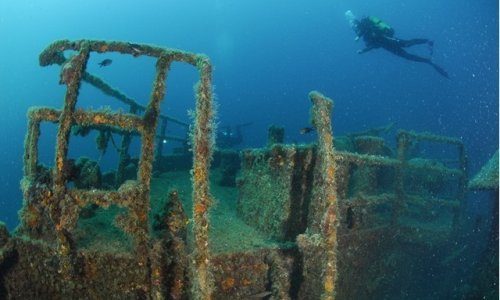 Ovo je priča o kapetanu kukavici i ludo hrabrom kapetanu s dna Jadranskog mora