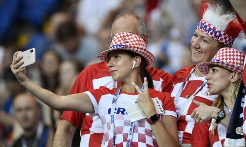 Tisuće hrvatskih navijača na Areni Rostov; naše raspjevane djevojke na tribinama mamile uzdahe Islanđana!