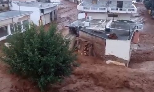 Katastrofa u poznatom ljetovalištu; bujice nose sve pred sobom, turisti evakuirani